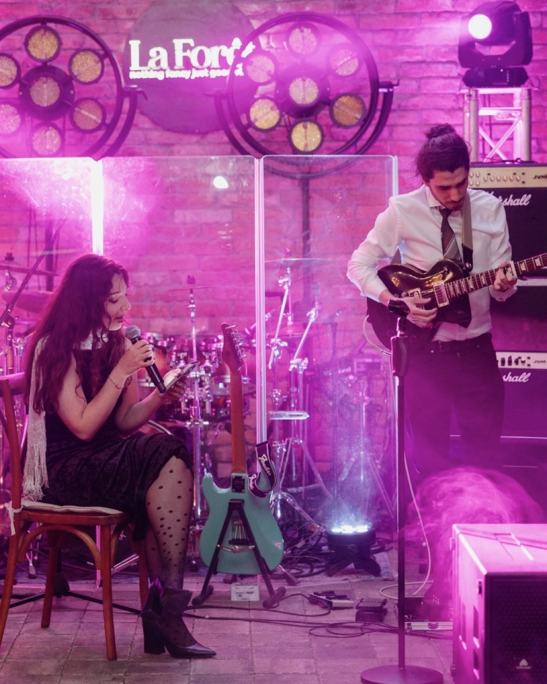 NINA singing live with Mauricio Brito on guitar